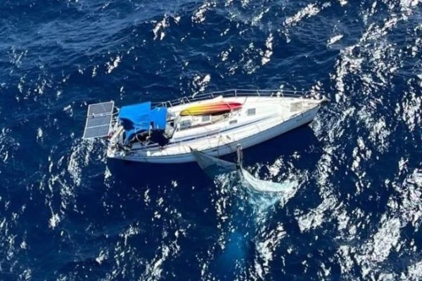Il Namasté, un Bavaria 42, ha perso l'albero al largo di Montserrat