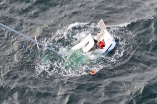 Questa barca a vela di 7 metri è stata probabilmente affondata
