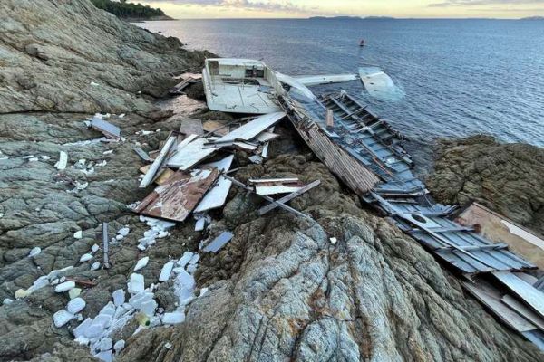 Il relitto di questo vecchio yacht aveva distrutto quasi 200 m� di posidonia
