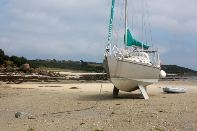 Questa spiaggia sul lato sud dell'isola di St Martin aux Scilly  ideale per la balneazione in caso di tempo calmo.