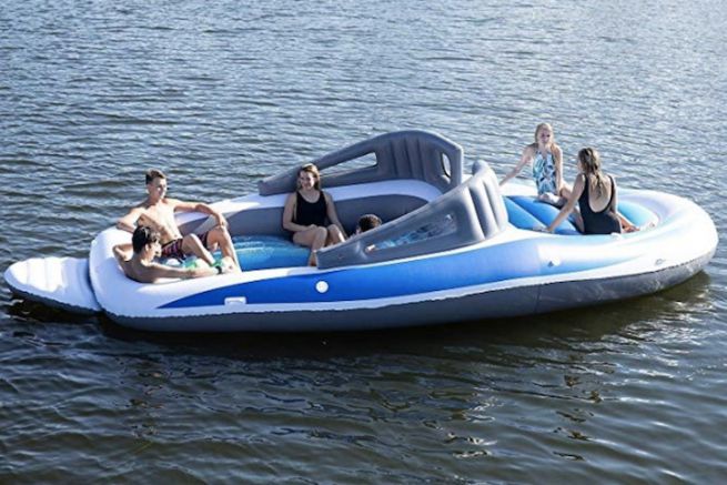 La festa sull'isola di Bay Breeze Boat Island Party