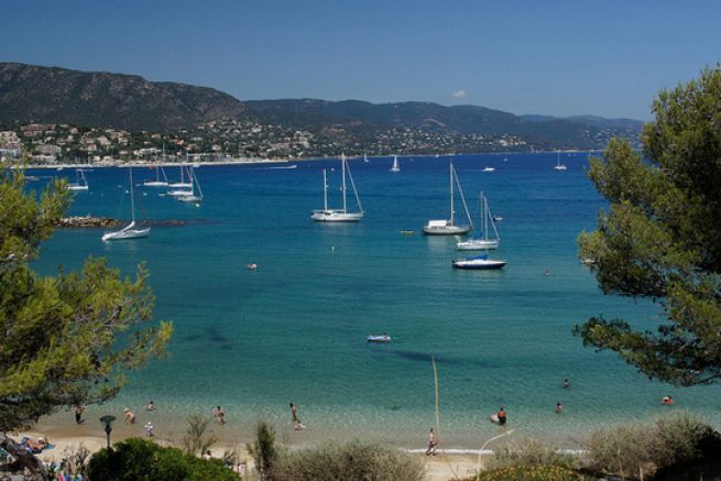 Le Lavandou, con etichetta Bandiera del Comune Bandiera Blu