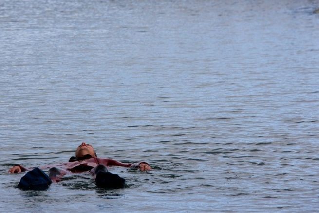 Un uomo nel mare