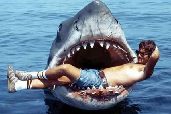 Steven Spielberg sul set de Lo Squalo