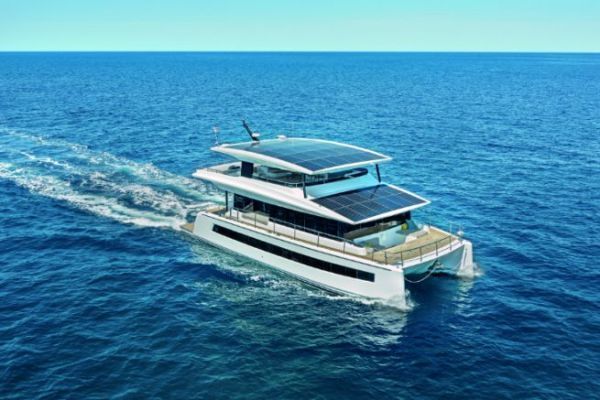 Il Silent 62 Trideck viaggia a una velocit di circa 7 nodi, paragonabile a quella di una barca a vela